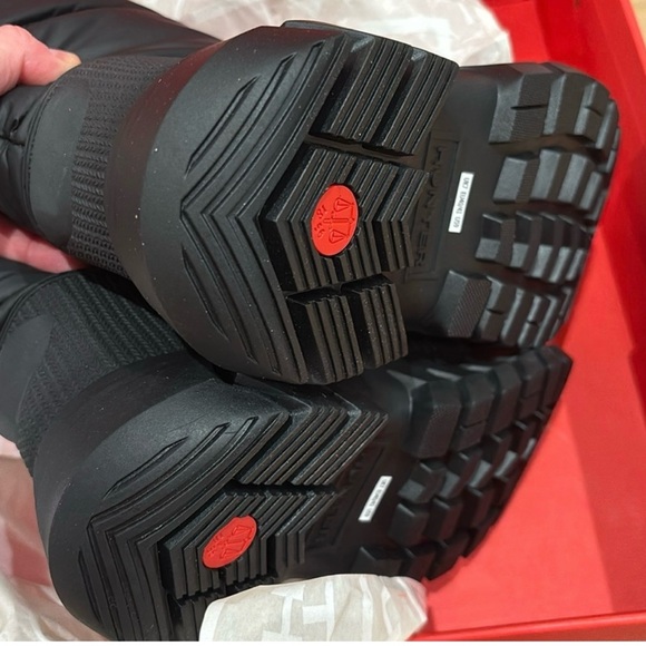 NWT - Hunter Intrepid Snow Boots - Picture 3 of 5